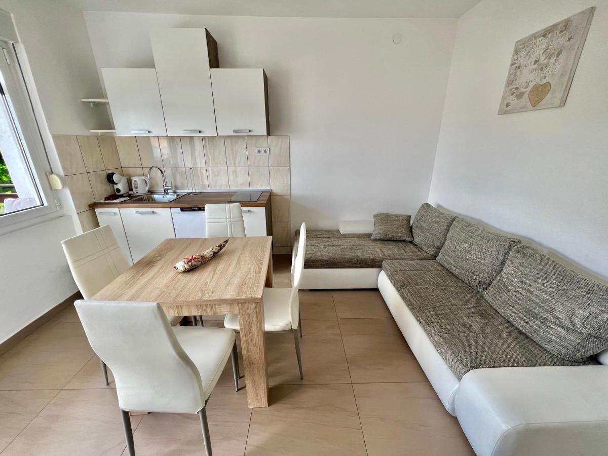 Apartman Velly Jadranovo Exteriör bild